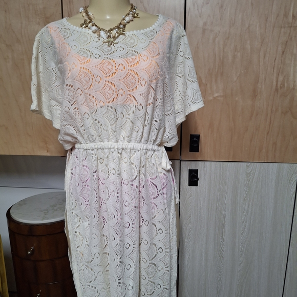 Dresses & Skirts - Elegant Cream Lace Dress